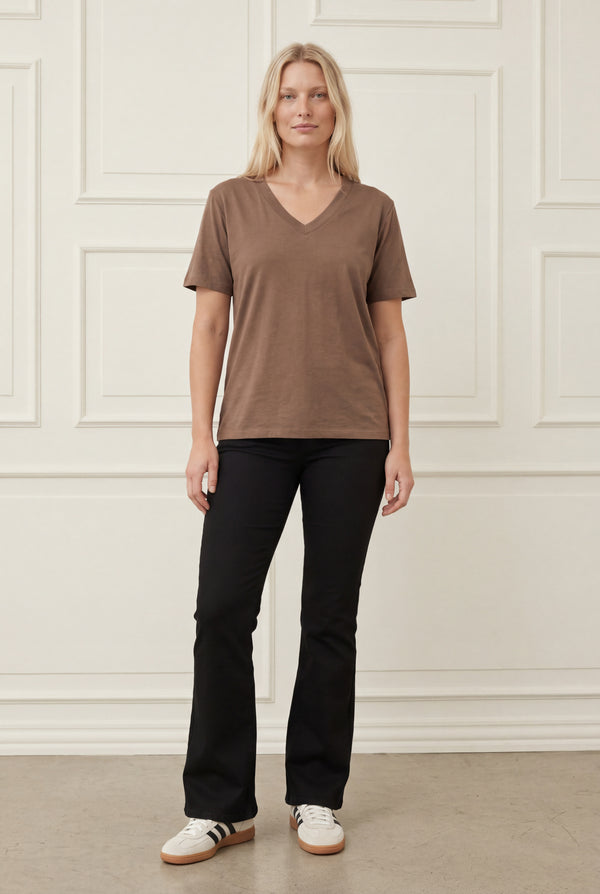 I SAY Nugga Basic V-Neck T-Shirt Basics 314 Toffee